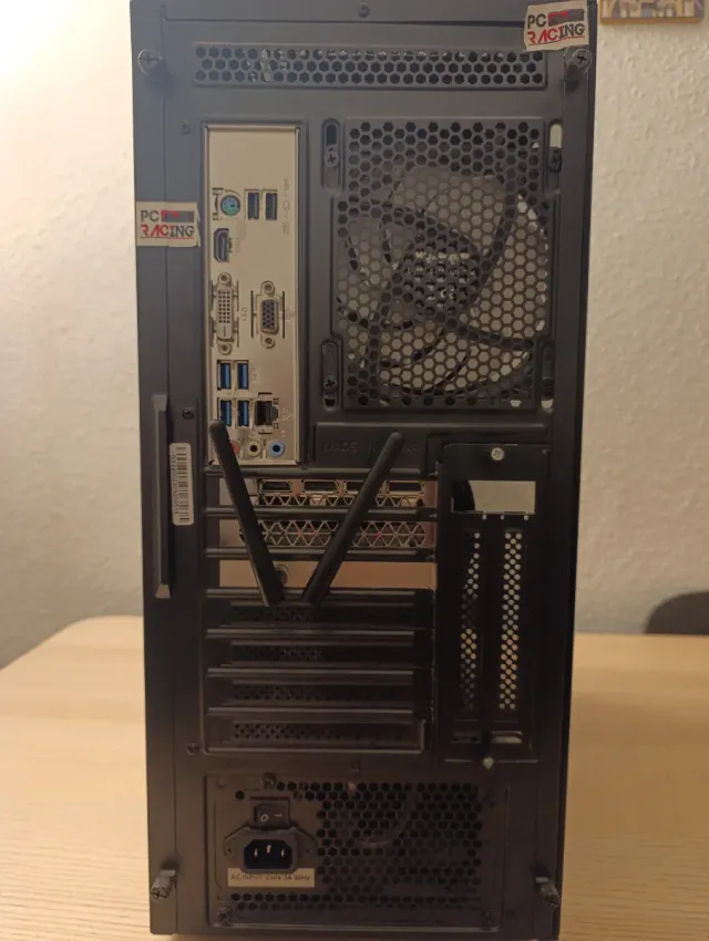 Ordenador sobremesa negro