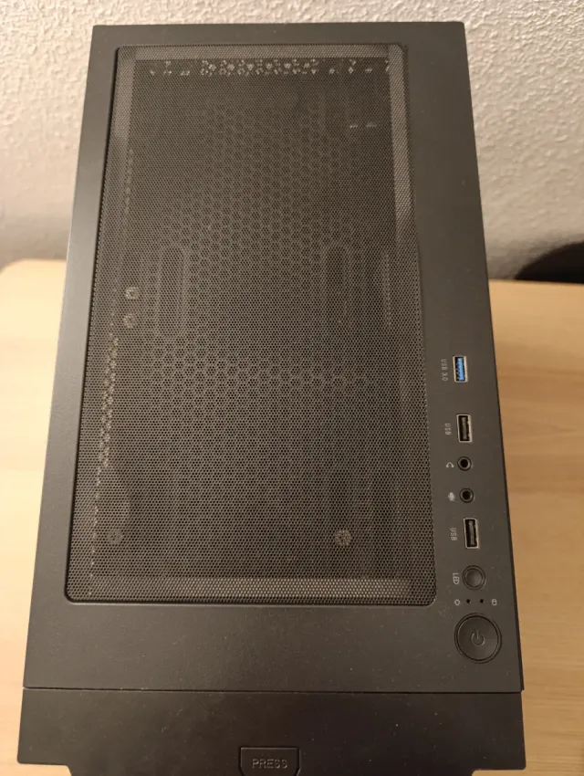 Ordenador sobremesa negro