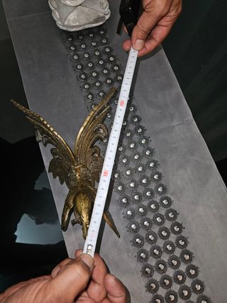 Preciosa pareja de gallos en bronce a