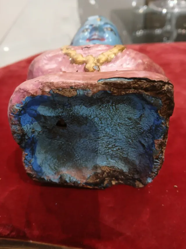 Figura antigua de deidad azul