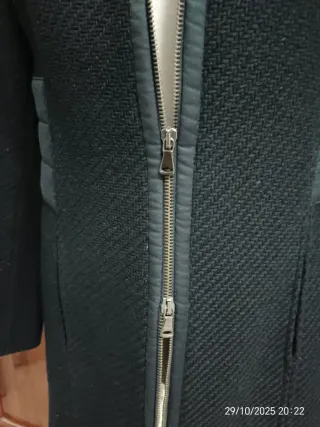 Chaquetón negro con cremallera