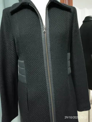 Chaquetón negro con cremallera