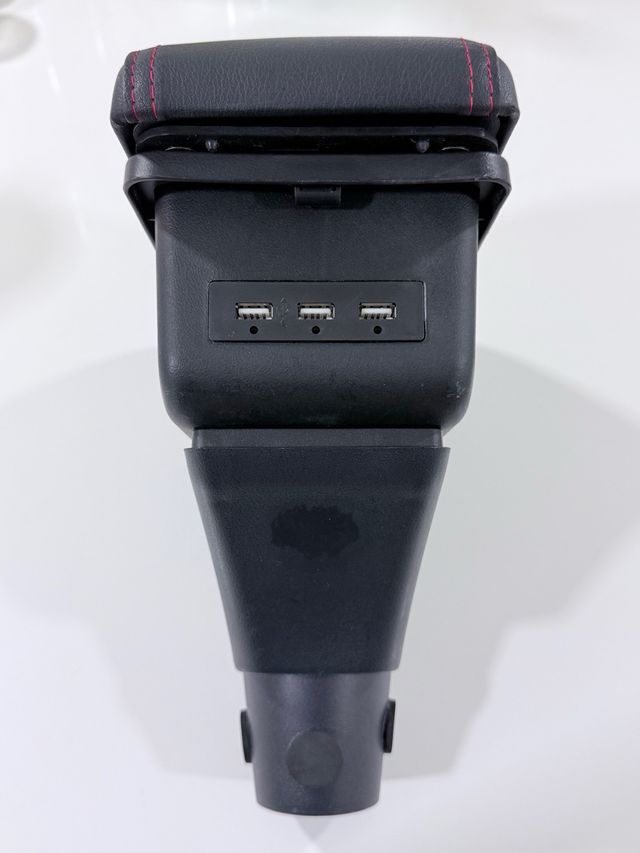 reposabrazos de tactopiel universal y triple USB