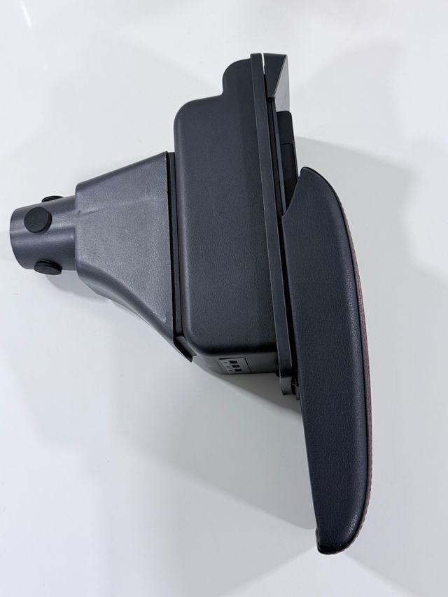 reposabrazos de tactopiel universal y triple USB