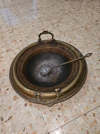 Precioso y antiguo brasero de latón
