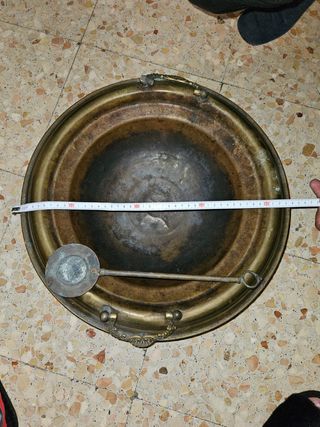 Precioso y antiguo brasero de latón