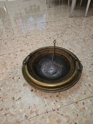 Precioso y antiguo brasero de latón