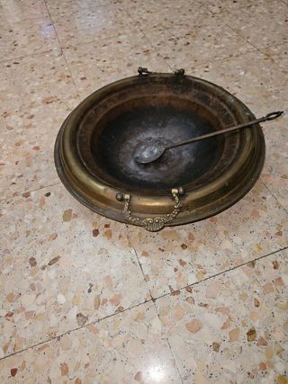 Precioso y antiguo brasero de latón