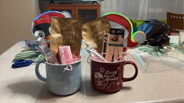 Tazas de cerámica con maquillaje