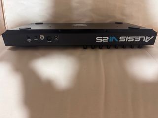 Teclado MIDI Alesis VI25
