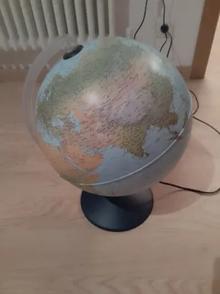 Globo Terráqueo Iluminado