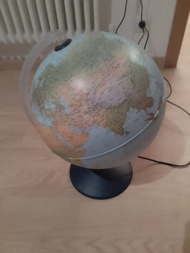 Globo Terráqueo Iluminado