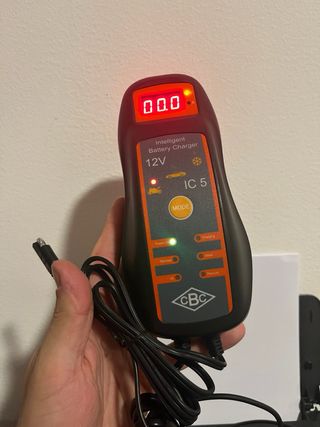 BATTERY CHARGER 12V AUTO MOTO