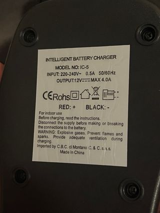 BATTERY CHARGER 12V AUTO MOTO