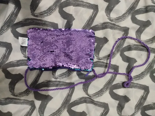 Bolso de lentejuelas morado