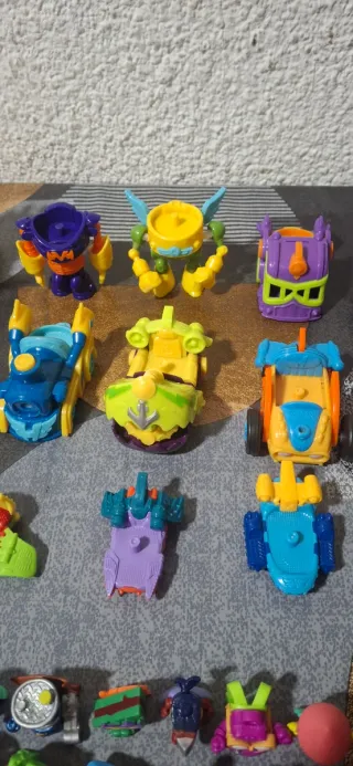 Lote Superzings: Muñecos y Vehículos