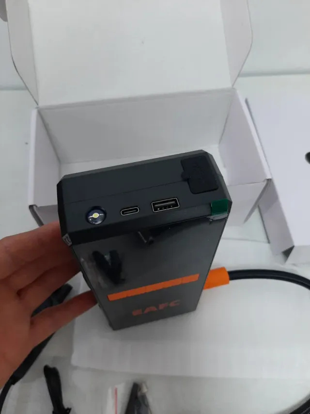 Arrancador Coche/Moto 4 en 1 Potente y Multifunció