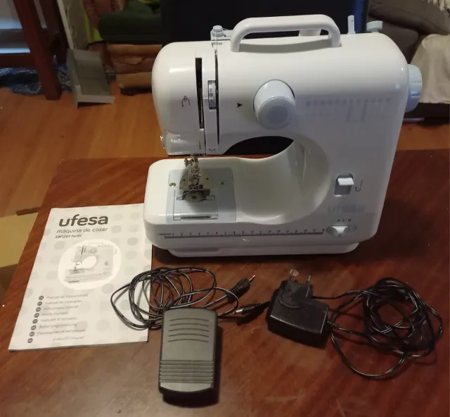 Máquina de Costura Ufesa SW1201