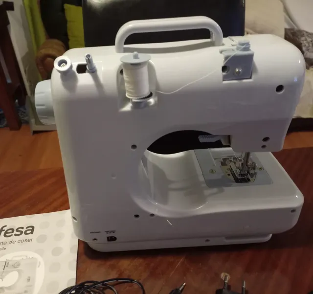 Máquina de Costura Ufesa SW1201
