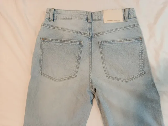 Pantalón tejano mom alto