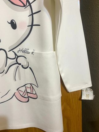 Camiseta Mujer o Niña con Estampado de Hello Kitty