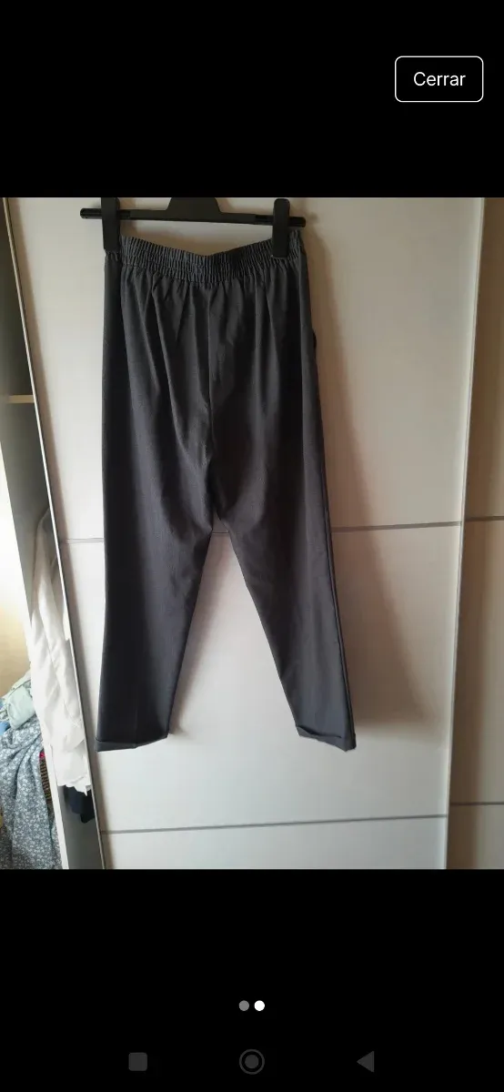 Pantalón gris Stradivarius