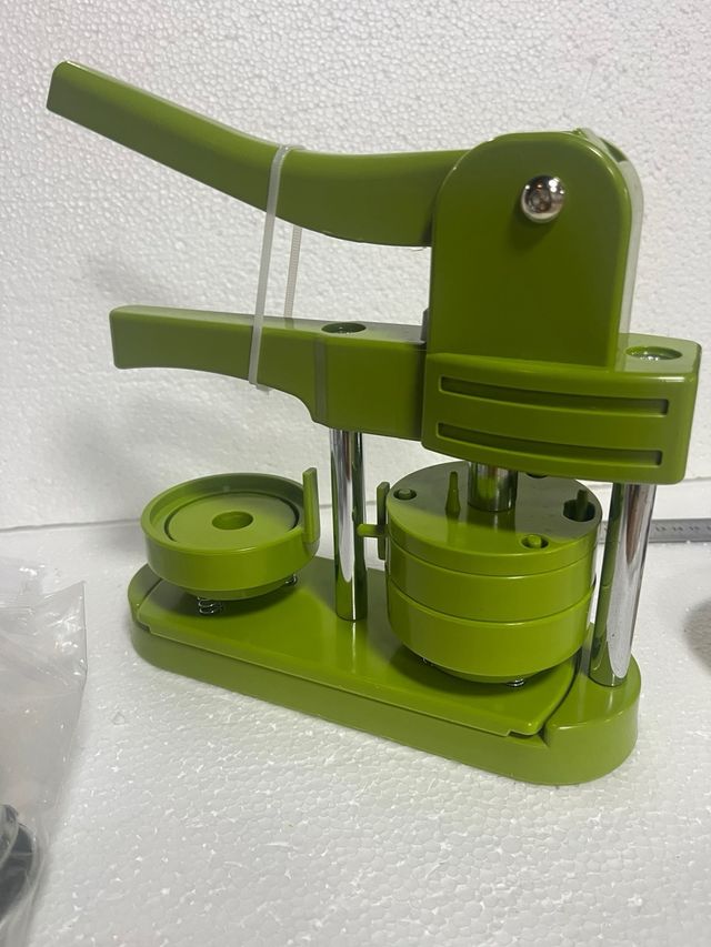 Máquina para hacer insignias y botones