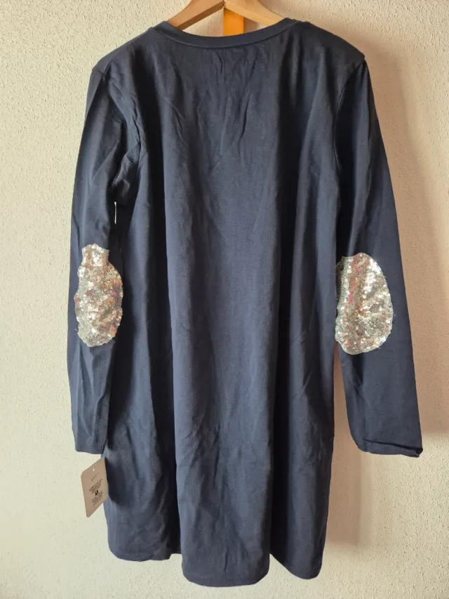 Vestido azul con estrella de lentejuelas