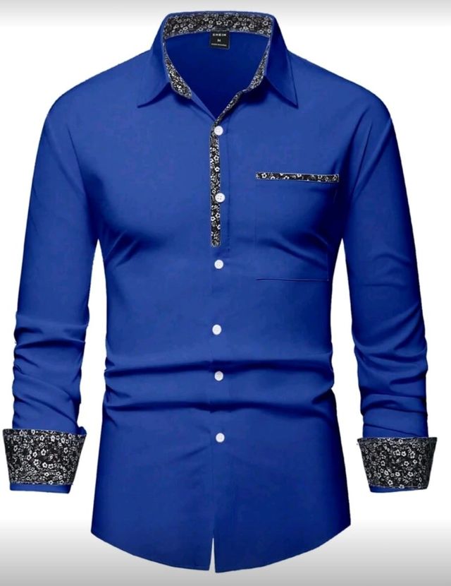 Camisa Azul Marino con Detalles