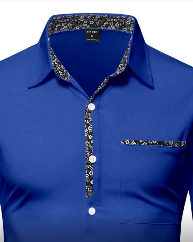 Camisa Azul Marino con Detalles