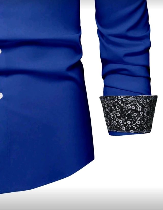 Camisa Azul Marino con Detalles