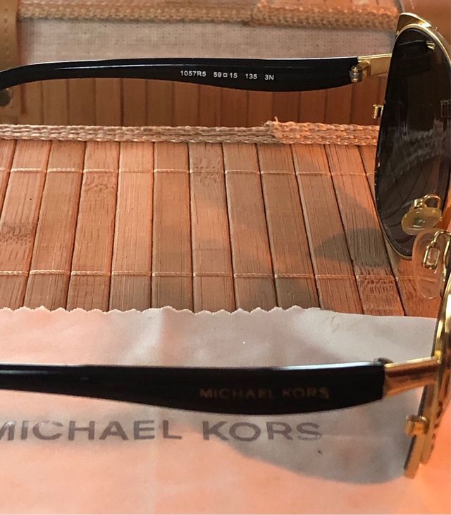 Occhiali da sole Michael Kors dorati e neri