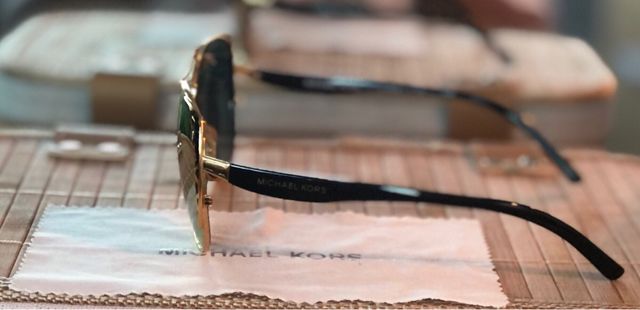 Occhiali da sole Michael Kors dorati e neri