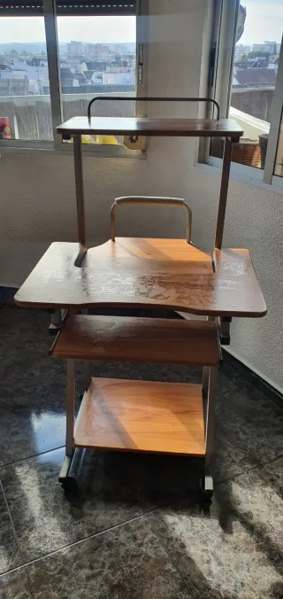 Mesa de ordenador madera y metal