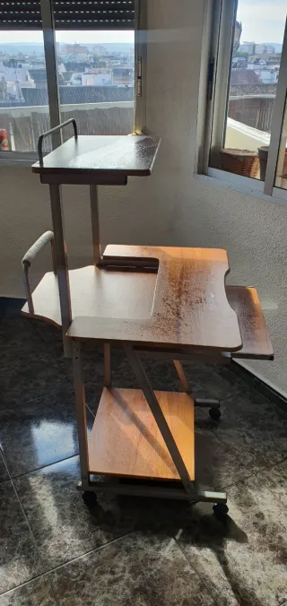 Mesa de ordenador madera y metal
