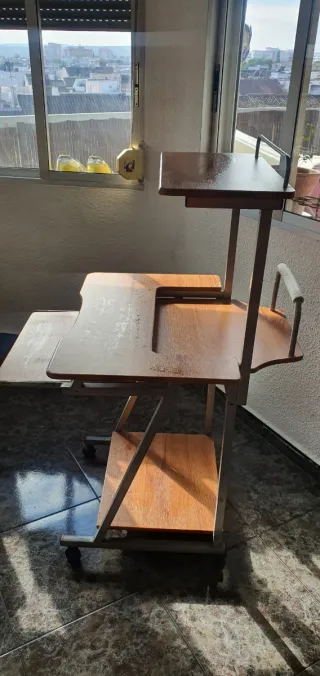Mesa de ordenador madera y metal