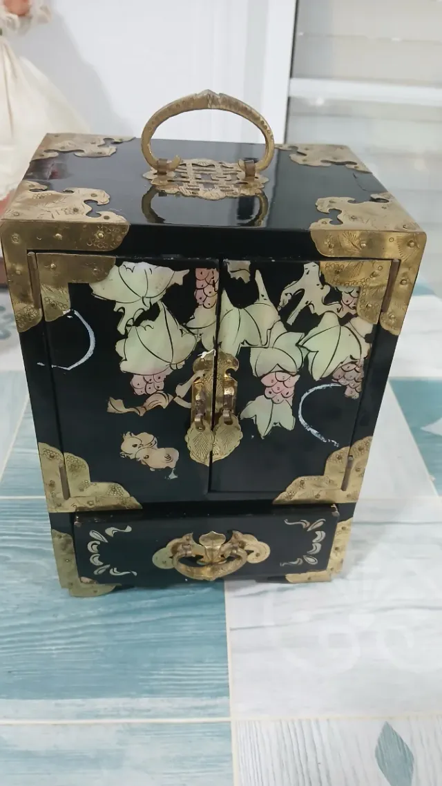 Antiguo joyero chino incrustaciones nacar