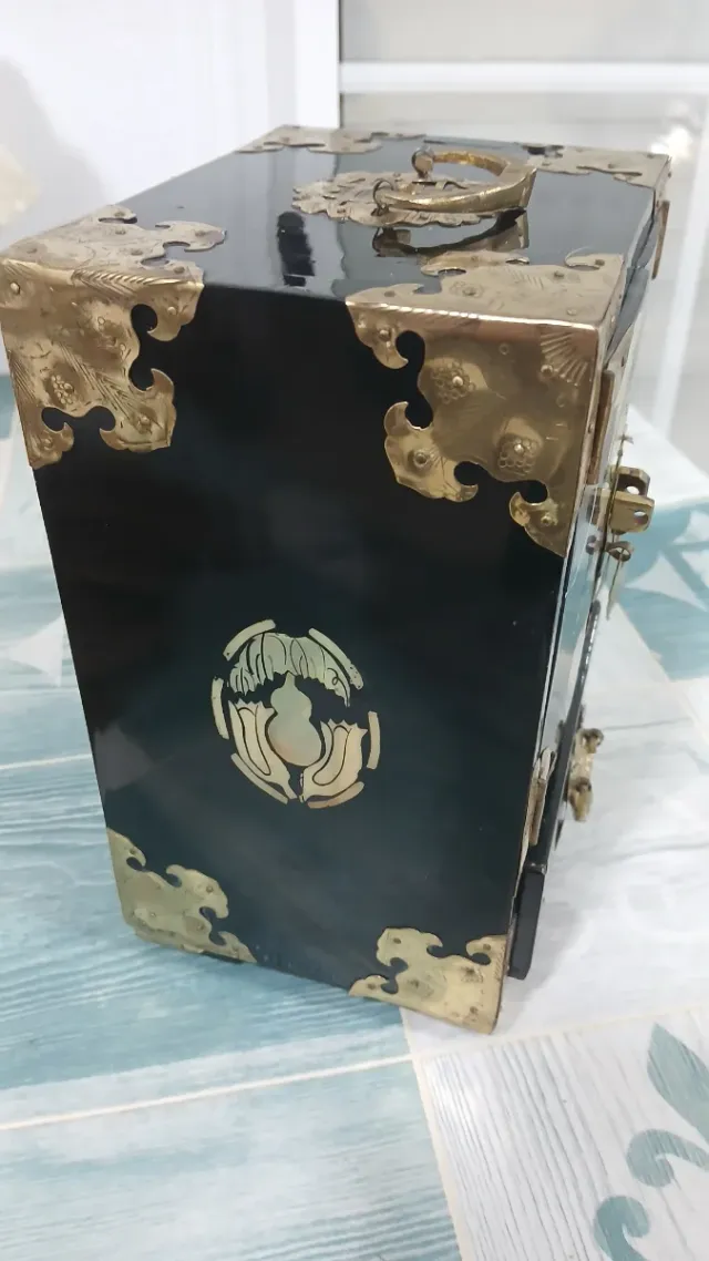 Antiguo joyero chino incrustaciones nacar