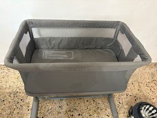 Cuna de bebé gris