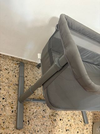 Cuna de bebé gris