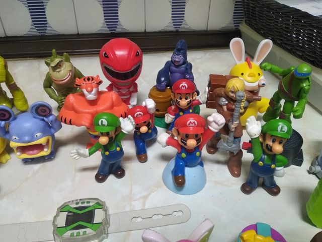 2 Cajas repletas juguetes retro burguer king