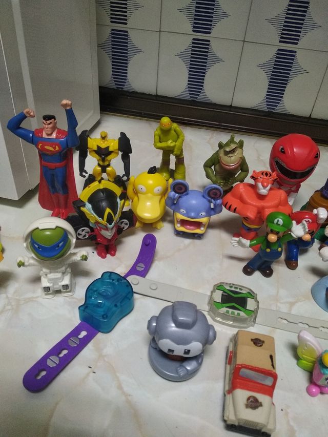 2 Cajas repletas juguetes retro burguer king