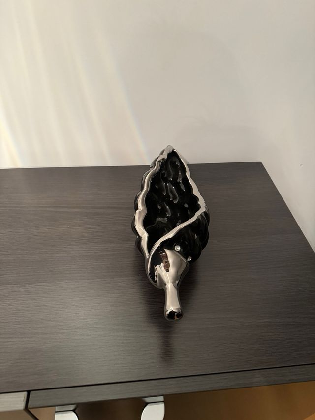 Concha Decorativo Negro y Plateado