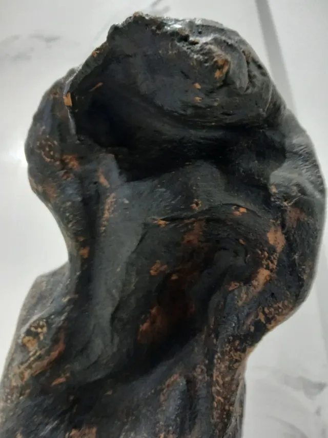 Escultura terracota firmada sin identificar