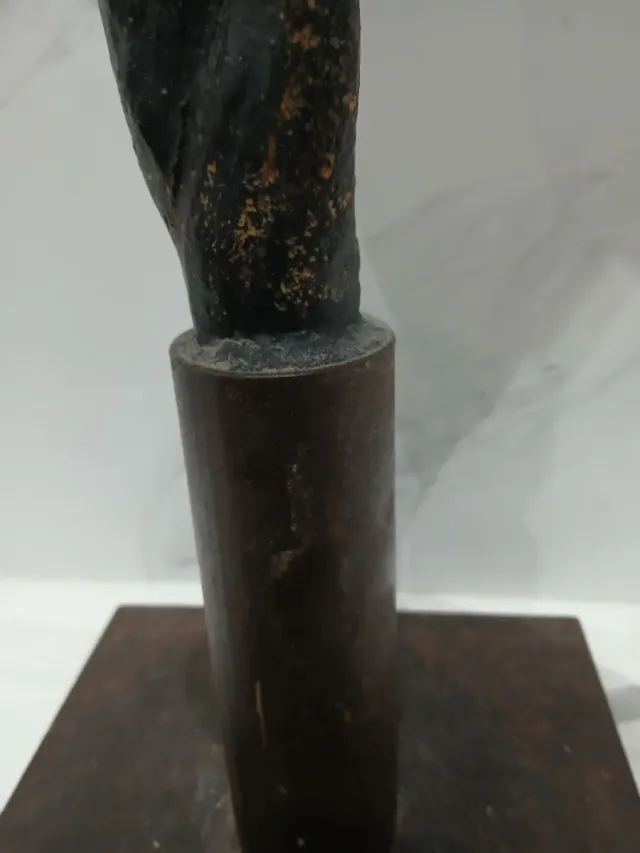 Escultura terracota firmada sin identificar