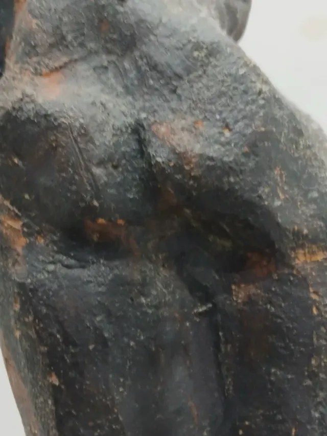 Escultura terracota firmada sin identificar