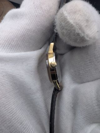 Omega Genève de los años 60 pequeña mujer en oro