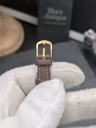 Omega Genève de los años 60 pequeña mujer en oro