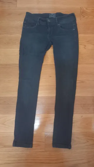 Pantalón pitillo azul