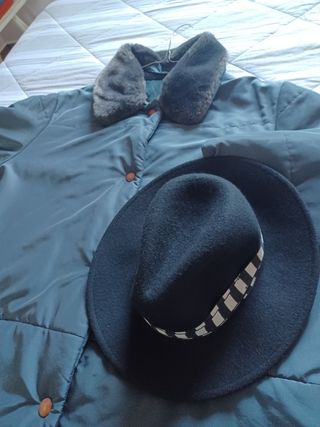 Piumino  e cappello nero